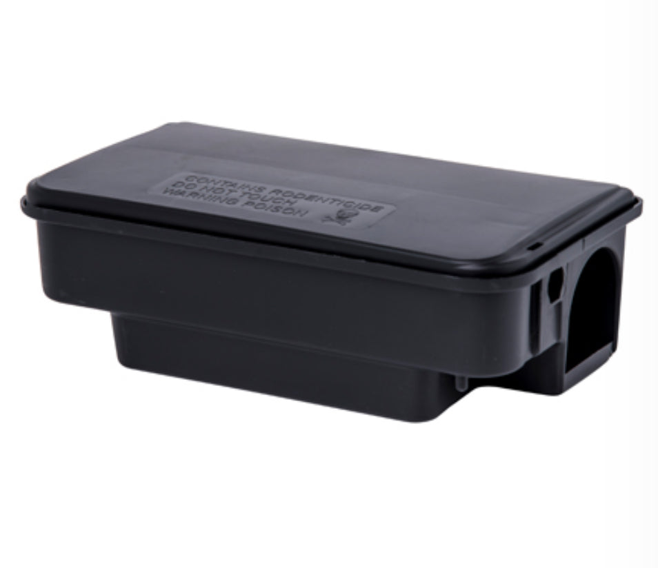 1 busta veleno per topi, 1 erogatore di sicurezza e 2 tavolette di colla